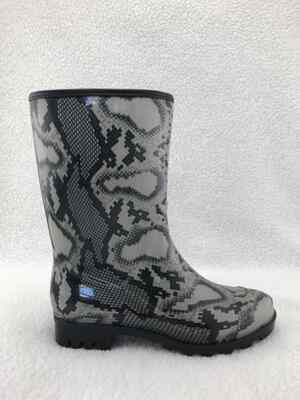 Non Slip Women's Rain Boots PVC Outsole Tall Style Waterproof Gardening Boots