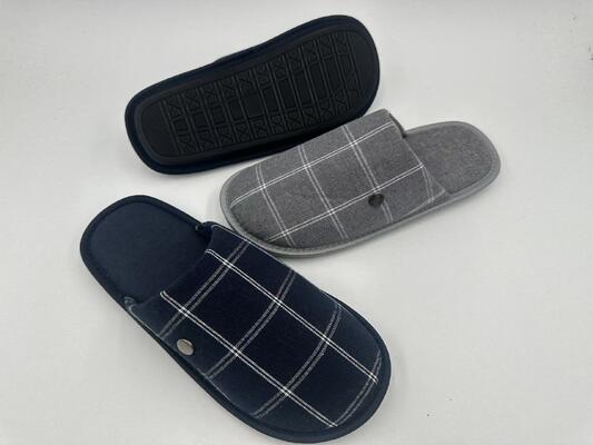 Non Slip Warm Men's Indoor Outdoor Slippers With Fashionable Uppers Free Samples