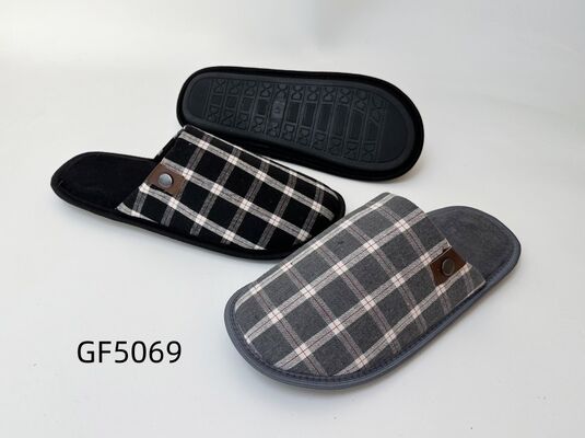 Non Slip Warm Men's Indoor Outdoor Slippers With Fashionable Uppers Free Samples