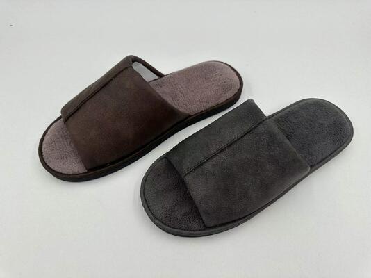 OEM Fashionable Uppers Men's Indoor Outdoor Slippers Anti Slip For Winter