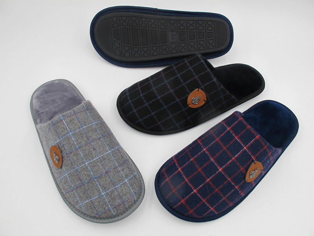 OEM Fashionable Uppers Men's Indoor Outdoor Slippers Anti Slip For Winter