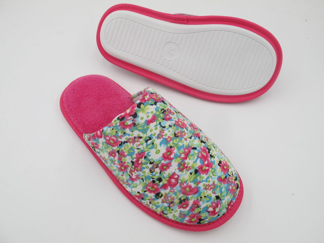 All Seasons Faux Fur Lined  Anti Slip Womens House Slippers With Different Materials